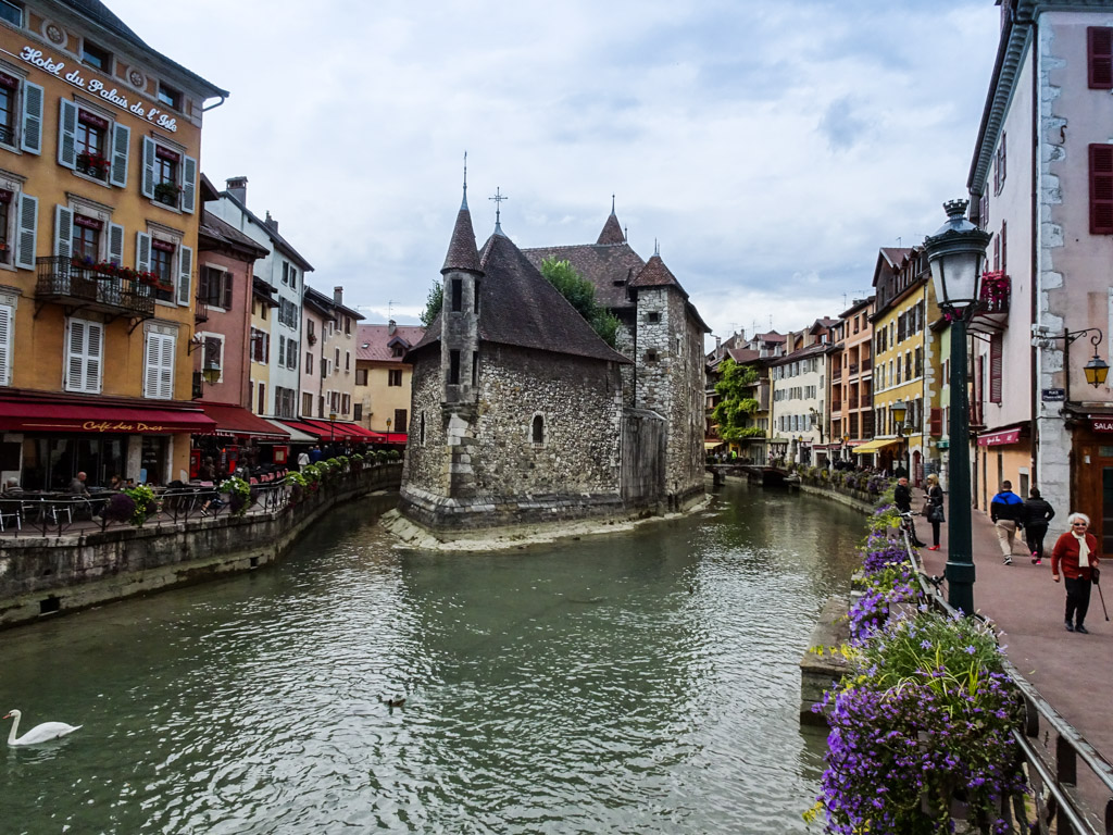 Annecy: A Postcard&nbsp;Town